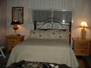 Family-Friendly Log Cabin Rental with Nature Views near Flagstaff - Munds Park - 2