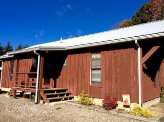 Mountain Cabin Lodge with Large Deck and Panoramic Views in West Virginia - 1