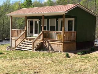 Cozy Cabin in the Idyllic Blue Ridge Mountains, Virginia - - 9