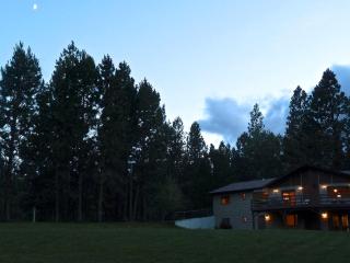 Secluded Cabin Rental with 20 Acres of Private Forest near Missoula, Montana - Hamilton - 0
