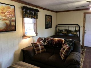 Scenic Cabin Rental with a Fire Pit in Nelsonville, Ohio - Nelsonville - 5