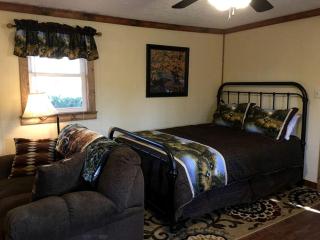 Scenic Cabin Rental with a Fire Pit in Nelsonville, Ohio - Nelsonville - 4