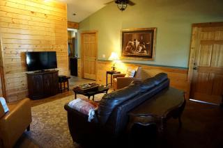 Spacious Log Cabin Rental for Family Vacations in Texas - Nacogdoches - 9
