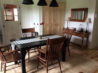 Cozy Getaway Cabin with a Hot Tub near the Wayne National Forest, Ohio - Nelsonville - 5