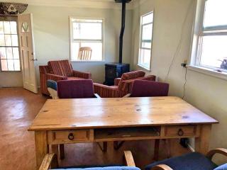 Rustic Cabin Rental Surrounded by the Mojave Desert in Yucca Valley, California - Yucca Valley - 9