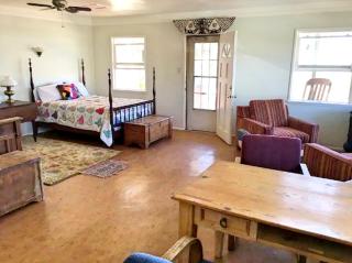Rustic Cabin Rental Surrounded by the Mojave Desert in Yucca Valley, California - Yucca Valley - 4