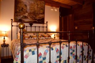 Impressive Secluded Cabin Nestled Amidst Trees in Monterville, West Virginia - Valley Head - 3