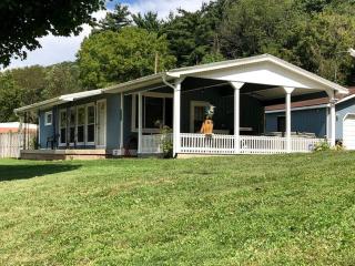 Scenic Vacation Cabin with a Fire Pit for a Getaway in Nelsonville, Ohio - Nelsonville - 0