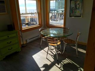 Pet-Friendly Cottage Rental with Stunning Decking on Delaware Bay, New Jersey - - 3