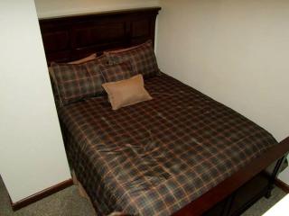 Spacious Cabin Rental for Large Groups near Wayne National Forest in Nelsonville, Ohio - Nelsonville - 3