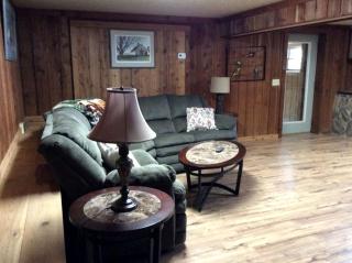 Impressive Cabin Rental with a Private Hot Tub in Nelsonville, Ohio - Nelsonville - 3
