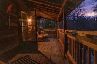 Spectacular Creekfront Cabin with Hot-tub in Gatlinburg, Tennessee - Gatlinburg - 3