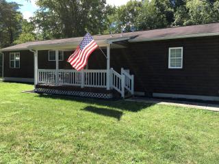 Rustic Cabin Getaway with a Hot Tub in Nelsonville, Ohio - Nelsonville - 8