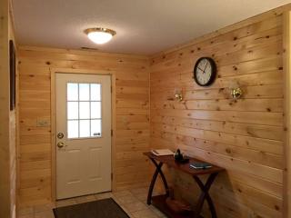 Rustic Cabin Getaway with a Hot Tub in Nelsonville, Ohio - Nelsonville - 3