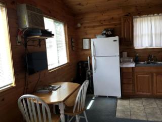 Romantic Country Cabin Rental with a Private Hot Tub in Nelsonville, Ohio - Nelsonville - 8