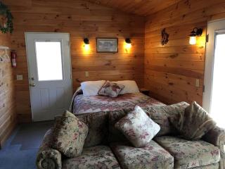 Romantic Country Cabin Rental with a Private Hot Tub in Nelsonville, Ohio - Nelsonville - 4