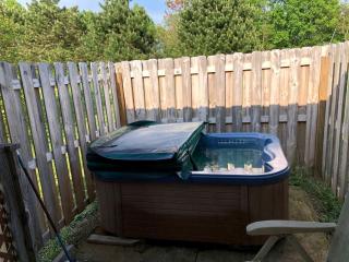 Romantic Country Cabin Rental with a Private Hot Tub in Nelsonville, Ohio - Nelsonville - 1