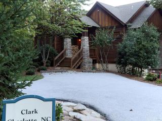 Superb Mountain Cottage on Luxury Resort in Nantahala Forest, North Carolina - Tuckasegee - 9