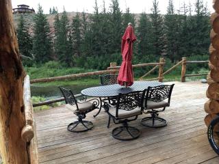 Rustic Riverside Cabin with Hot Tub in Dubois, Wyoming - Dubois - 1