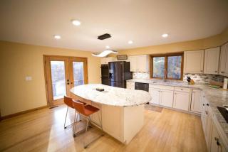 Stately Luxury Vacation Rental with a Private Hot Tub near Brown County State Park, Indiana - Nashville - 1