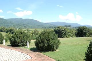 Romantic Cottage Getaway with Stunning Views of the Blue Ridge Mountains in Virginia - Greenwood - 8