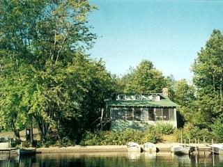 Charming Cabin Rental on Lake Paradox for Group Getaway in Adirondacks, New York - - 4