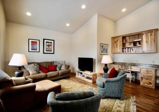 Upper Level Ranch Accommodation for Glamping in Montana - Whitehall - 9