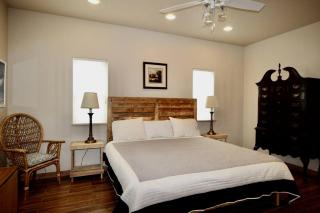 Upper Level Ranch Accommodation for Glamping in Montana - Whitehall - 2