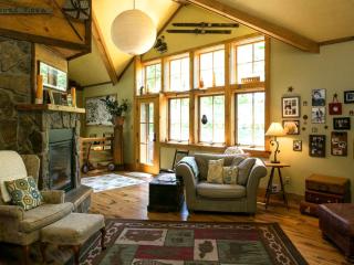 Private Rustic Cabin with Ski-In and Ski-Out Access in Jackson, New Hampshire - Jackson - 4