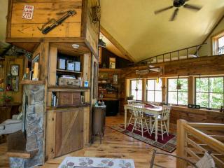 Private Rustic Cabin with Ski-In and Ski-Out Access in Jackson, New Hampshire - Jackson - 2