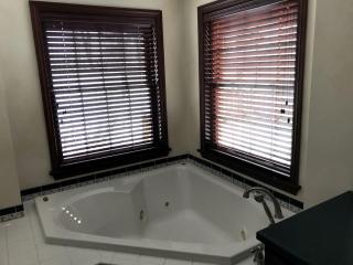 Enchanting Vacation Rental with a Private Fishing Stream in Sandusky, Ohio - Sandusky - 2
