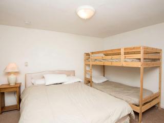 Cozy Riverside Cabin Rental with Easy Access to Chilnualna Falls in California - 8
