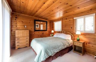 Cozy Riverside Cabin Rental with Easy Access to Chilnualna Falls in California - Wawona - 3