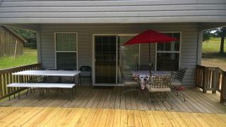 Cozy Cottage Rental for Unique Camping Getaway on Sam Rayburn Lake, Texas - - 9