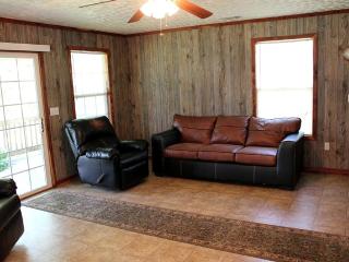 Cozy Cottage Rental for Unique Camping Getaway on Sam Rayburn Lake, Texas - - 5