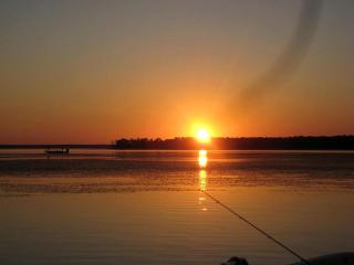 Cozy Cottage Rental for Unique Camping Getaway on Sam Rayburn Lake, Texas - - 2