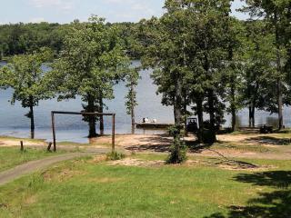 Cozy Cottage Rental for Unique Camping Getaway on Sam Rayburn Lake, Texas - - 1