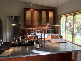 Luxury Open Floor Plan Studio Rental in Nine-Acre Sculpture Garden in the Adirondacks - Wells - 6