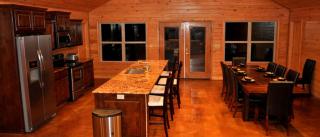 Idyllic Vacation Cabin Perched on Beaver Lake in Arkansas - Gravette - 1