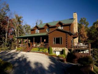 Stunning Log Cabin Rental for Eight Guests Located near Watauga Lake in Tennessee - Butler - 0