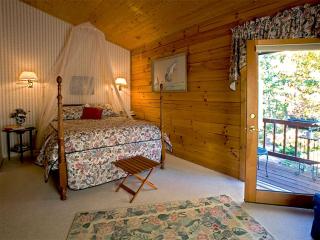 Stunning Log Cabin Rental for Eight Guests Located near Watauga Lake in Tennessee - Butler - 4