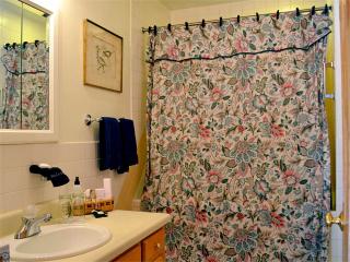 Stunning Log Cabin Rental for Eight Guests Located near Watauga Lake in Tennessee - Butler - 3
