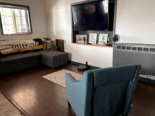 Comfortable Cottage Perfect for Families near Yellowstone, Idaho - Island Park - 3