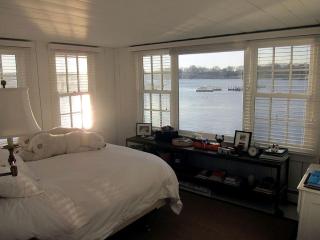 Waterfront Cabin with Vintage Airstream Guest House, New York - Shelter Island Heights - 3