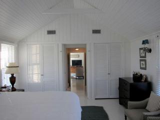 Waterfront Cabin with Vintage Airstream Guest House, New York - Shelter Island Heights - 2