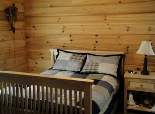 Rustic Vacation Rental for Seven Guests on Silver Lake in Hazelhurst, Wisconsin - Hazelhurst - 5