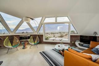 Unique and Secluded Dome Retreat Surrounded by Mountains in Palm Springs - North Palm Springs - 7