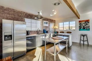 Unique and Secluded Dome Retreat Surrounded by Mountains in Palm Springs - North Palm Springs - 1