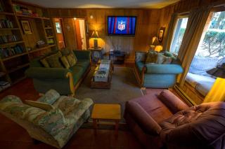 Riverfront Cabin Rental with a Private Hot Tub near Shenandoah National Park in Luray, Virginia - Luray - 5