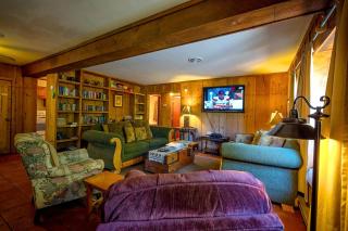 Riverfront Cabin Rental with a Private Hot Tub near Shenandoah National Park in Luray, Virginia - Luray - 4